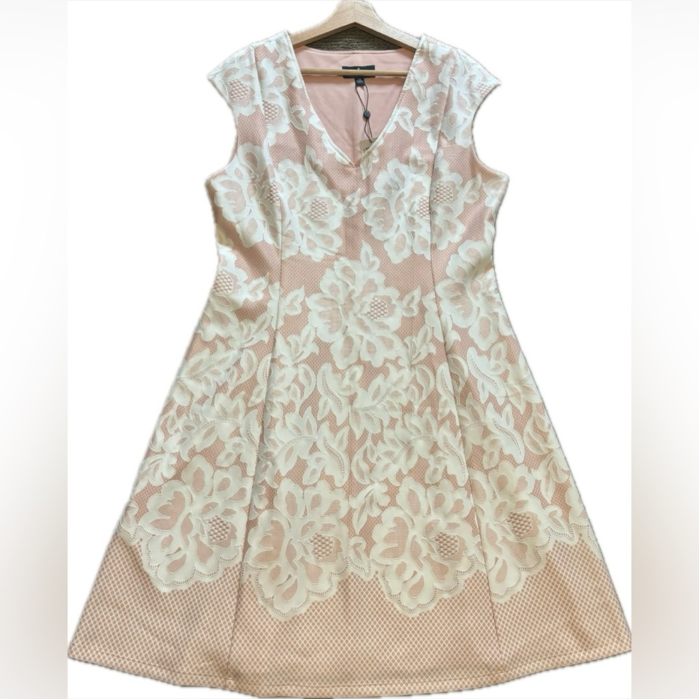 ✨NWT Ronni Nicole Perfect Pink Peach/White Spring Floral V-Neck Midi Dress